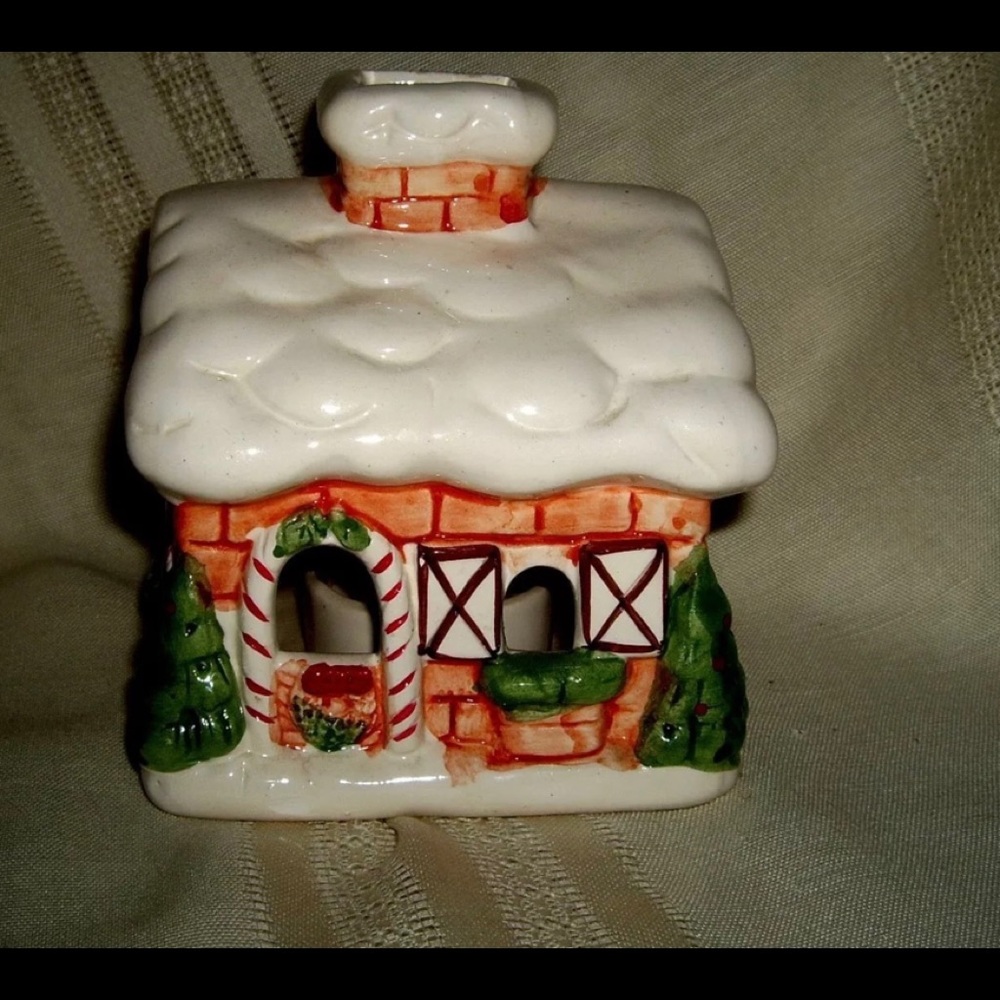 CHRISTMAS DECORATION CERAMIC VOLET HOUSE
